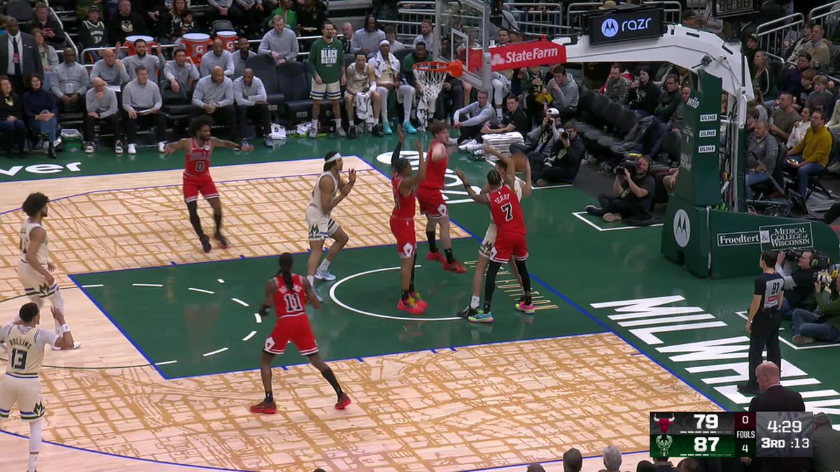 Ayo & Coby attacking the basket! Chicago Sports Network | #SeeRed