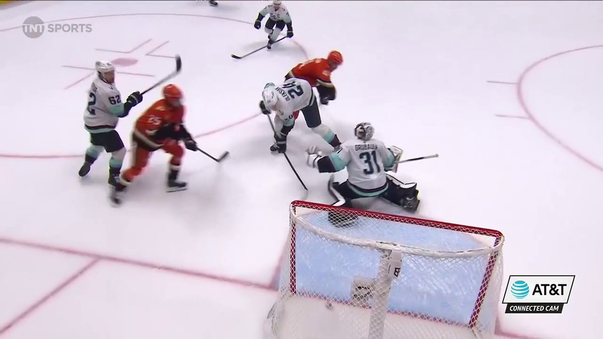 Jacob Trouba with an ABSOLUTE BLAST 🚀 📺: NHLonTNT &amp; Actually HBO Max ➡️