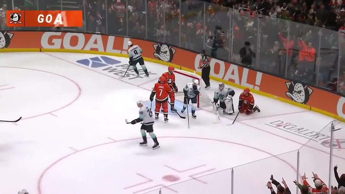OH NO Grubauer misplayed the puck and the Ducks score to go up 4-0 🤒🚨