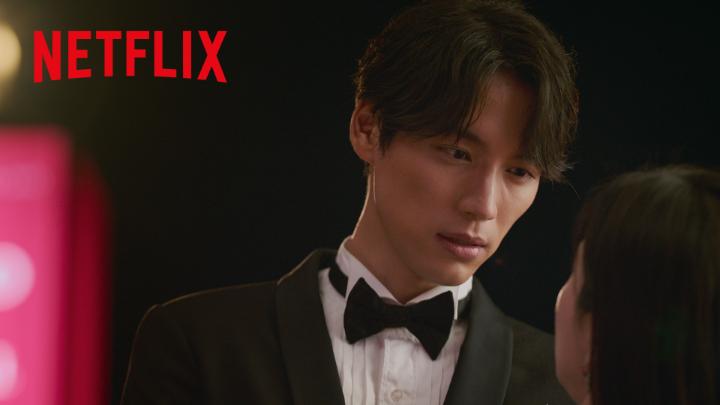 福士蒼汰が日本人俳優 黒澤ヒロとして、韓ドラに華麗に登場✨ レッドカーペットに颯爽と現れ人気俳優 ムヒ(コ・ユンジョン)に急接近? そんな"ロマンスの王子”の登場が、ムヒとホジン(キム・ソンホ)の関係にどんな刺激を与えるのか見逃せない👀 #恋の通訳できますか #CanThisLoveBeTranslated