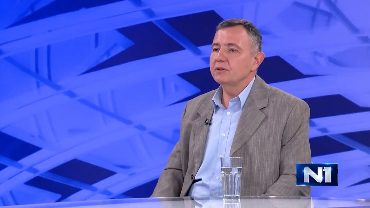 Da izmene zakona služe Aleksandru Vučiću kao žeton za cenjkanje sa Evropom, građanima, opozicijom, da izbori neće biti ove već sledeće godine, da će predsednik onda "predložiti" prelaznu vladu, ali i da u nekom momentu planira da ode iz Srbije - te da se upravo zato plaši masovne represije nad stanovništvom, rekao je u #N1Direktno istoričar i politički analitičar Dragomir Anđelković.
