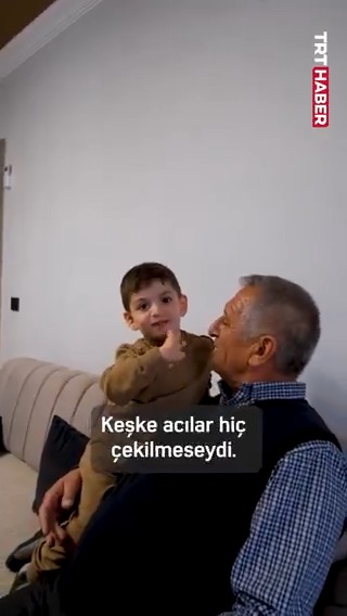 Bir aileden geriye dede ile 40 günlük torunu kalmıştı… Asrın felaketinde ailesini kaybeden Abdullah Çelik, torunu Yusuf ile birlikte huzurlu bir yuvaya kavuşarak yeniden hayata tutundu. 🔹"Devlet güçlü oldu mu her şey olur." #TürkiyeminGücüneBak