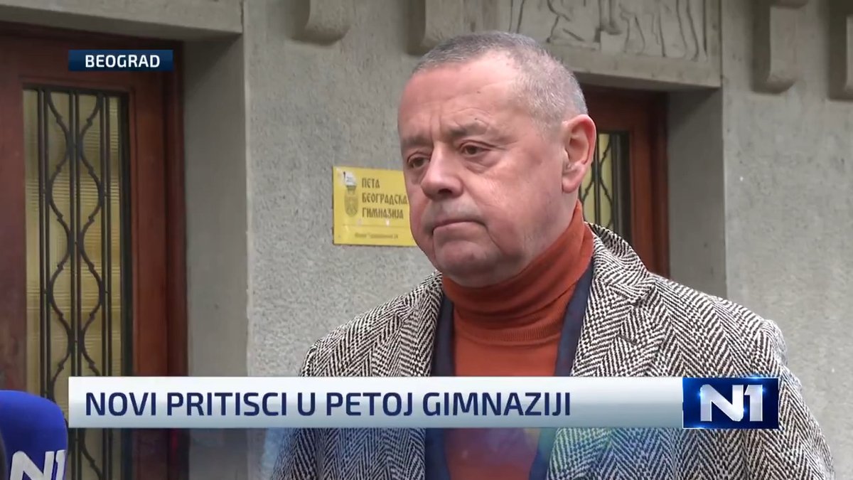 Učenik Pete gimnazije Lazar Zgonjanin koji je za televiziju N1 dao kritičko mišljenje o dodeli Svetosavske nagrade v.d. direktorki Danki Nešović mogao bi bude suočen sa disciplinskom kaznom udaljavanja iz škole, objašnjava advokat Saveta roditelja Pete beogradske gimnazije Goran Cvetković.