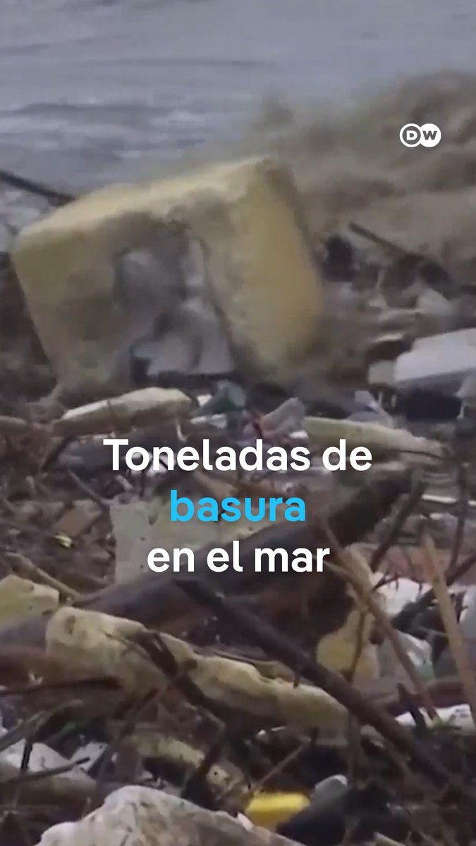 Las lluvias revelan la magnitud de la crisis de basura en el Caribe colombiano Las fuertes precipitaciones arrastraron toneladas de residuos hasta las playas de Santa Marta, uno de los destinos turísticos más visitados del Caribe colombiano. La emergencia dejó en evidencia un problema de manejo de basura en el país, que persiste pese a las campañas ambientales. /ir