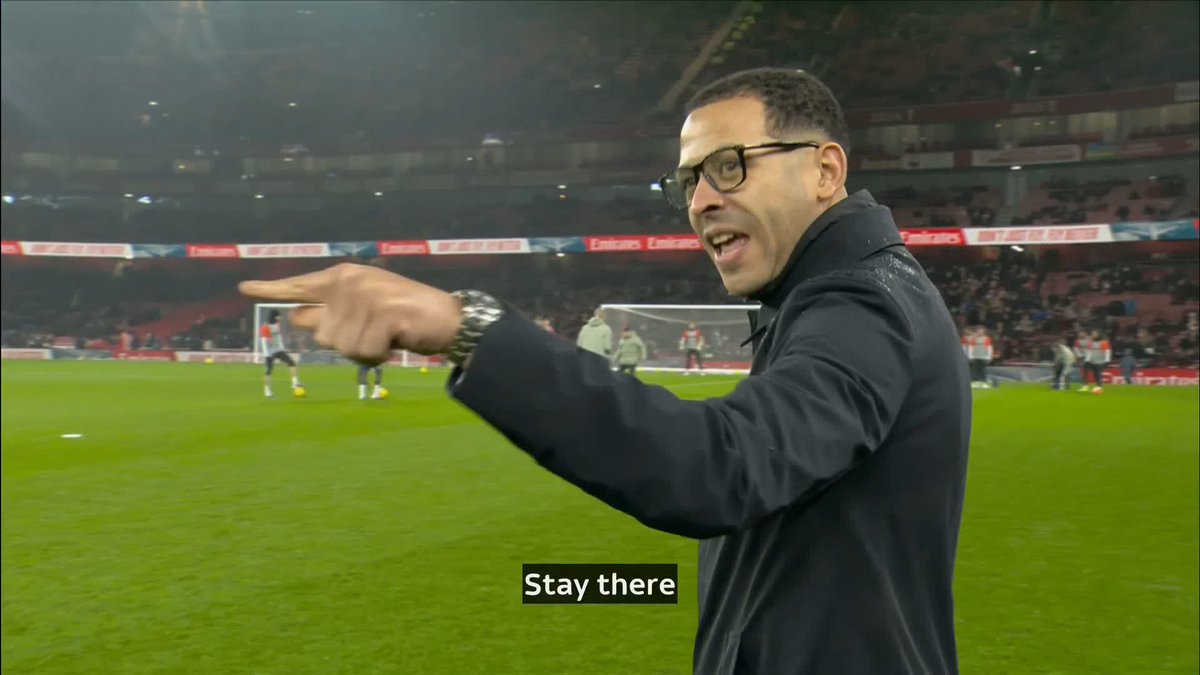 🗣️ "He's not a yes man!" Chelsea boss Liam Rosenior was visibly annoyed by some of the Arsenal squad appearing to venture into the Blues' half during warm-ups before their Carabao Cup semi-final second-leg tie. Fanalysis #SkySportsFC