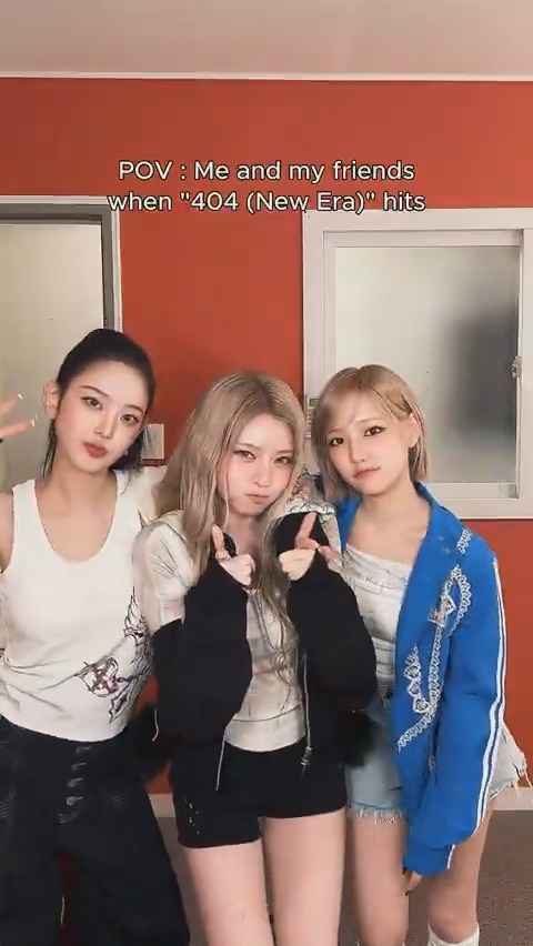 𝗣𝗢𝗩: Me &amp; my friends listening to #404_NewEra #POV #키키노래를들은나 #KiiiKiii #키키 #404_NewEra KiiiKiii
