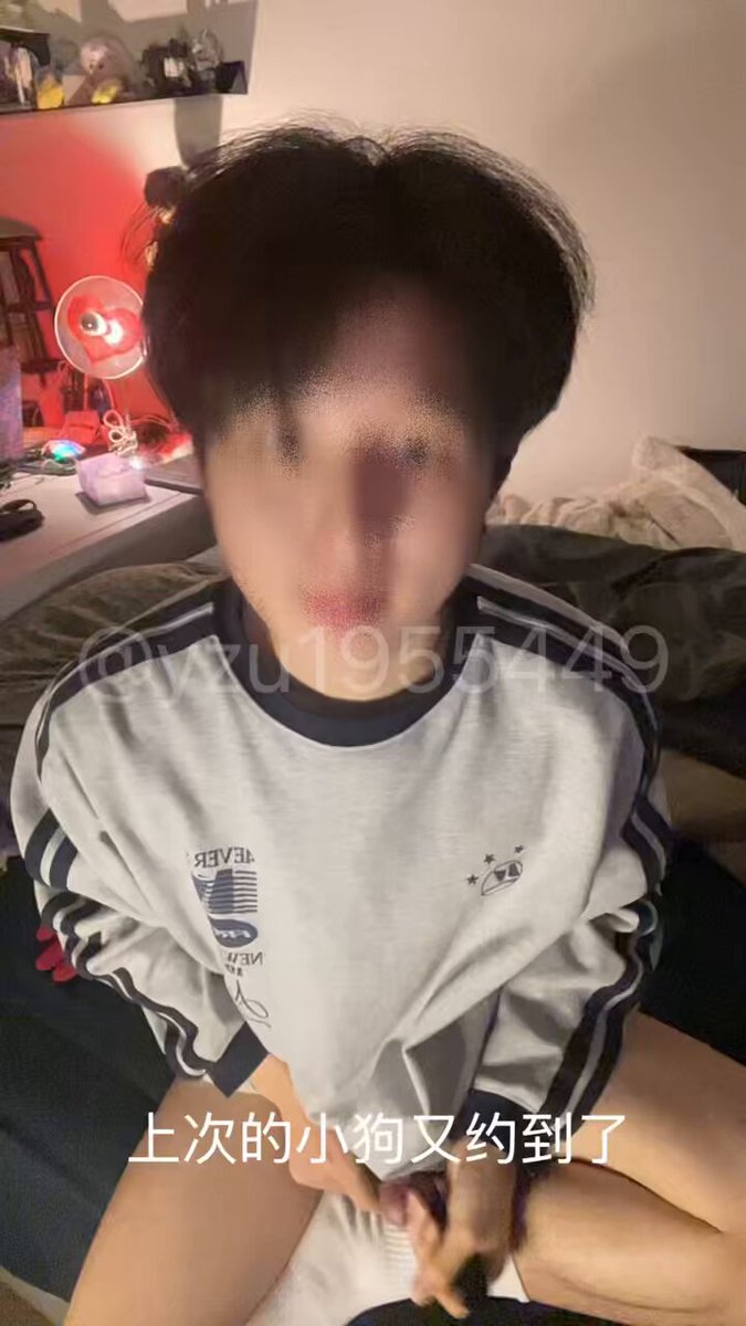 约弟弟吃完晚饭时间有点晚了，弟弟说不想回家，那就直接带到床上开干咯 开干之前用了斗牛士xxxl助勃液 全程鸡吧硬到发烫 斗牛士xxxl来自：蜡笔大新（全网最仿真倒模） 想来点新感觉的话，偶尔还是得来些小道具