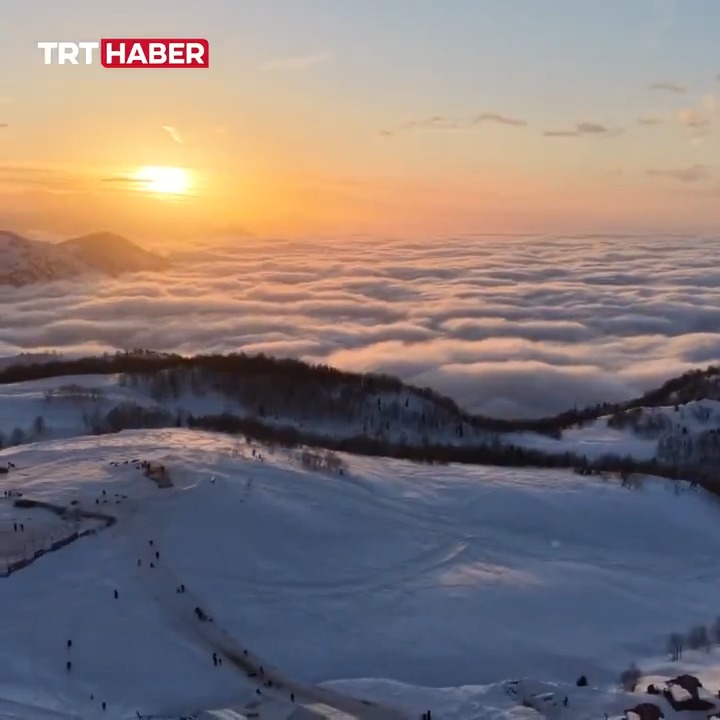 ☁️ Handüzü Yaylası’nda bulut denizi... 📍Rize
