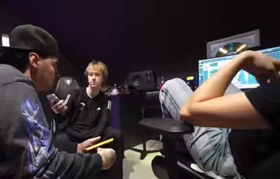 White2115 i Miü dzwonią do Fagaty czy mogą nawinięć o niej wers: