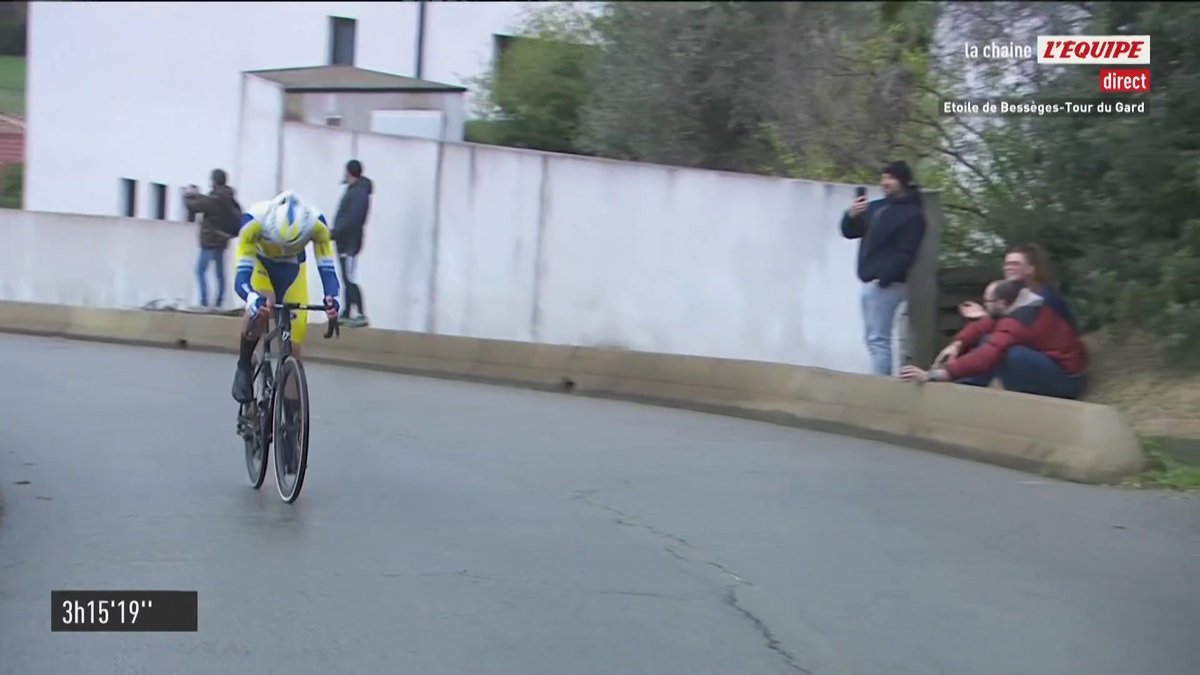 Tom Crabbe remporte la première étape de l'Étoile de Bessèges ! Le jeune belge décroche sa première victoire chez les professionnels dans ce sprint en bosse, devant Lukas Kubis et Clément Izquierdo. #lequipeVELO