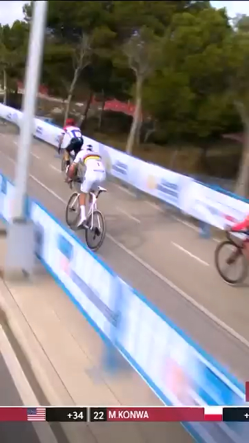 This is peak Van der Poel 📸 Sporza