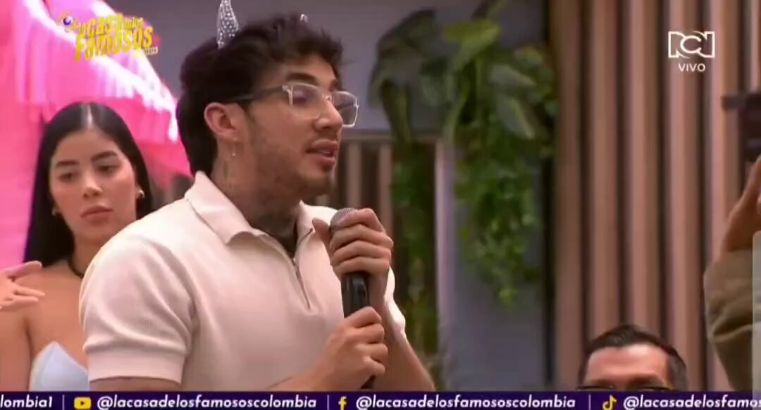 Valentino llama poco hombre a Jay por haber humillado a Alexa en el posicionamiento #LaCasaDeLosFamosososCol3 #YinaEnTelemundo #LCDLFCOL3