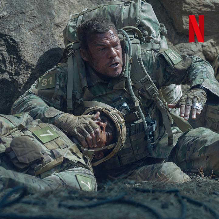 Entrenaban para lo peor pero nadie esperaba esto. La película 'Máquina de guerra' llega a Netflix el 6 de marzo.