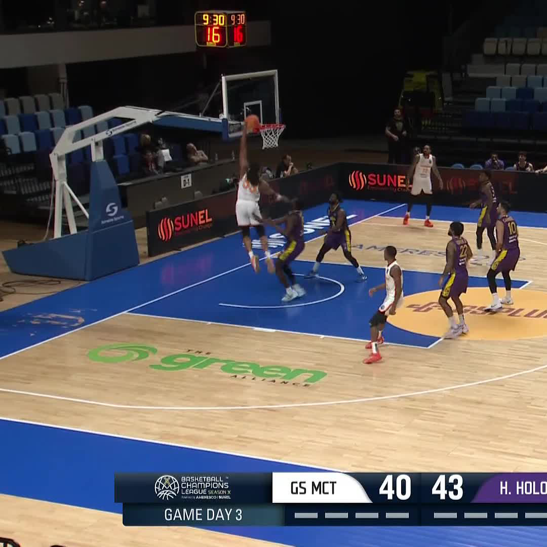 Gillespie grabbing the weather balloon in Samokov 🎈 #BasketballCL I Galatasaray MCT Technic
