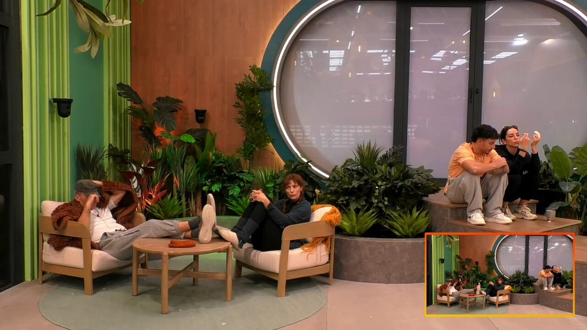 Ahora Juanpi quiere hablar con Cristina, ella le dice que no se enzarzan de nuevo y él le dice que cuando salga debe ir a médico. Seguimos... #GHDÚO4F