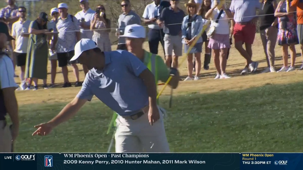 Scottie Scheffler 🤝 Travis Kelce at the WM Phoenix Open 🌵 What do you think Scottie and Ted said to Travis about his putter?