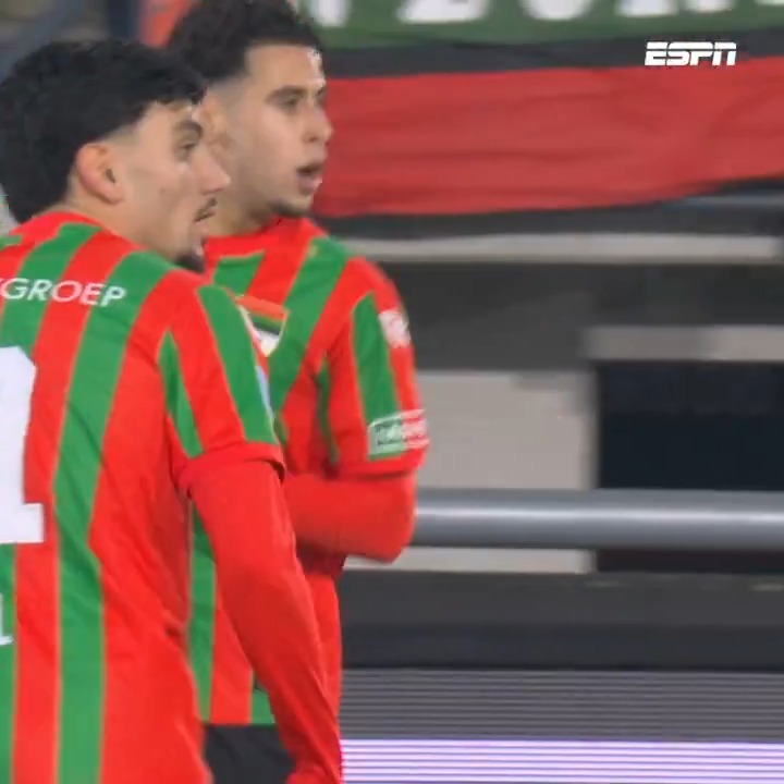 Kayne van Oevelen zit mis en Sami Ouaissa tikt binnen: 1-0!👀 #necvol