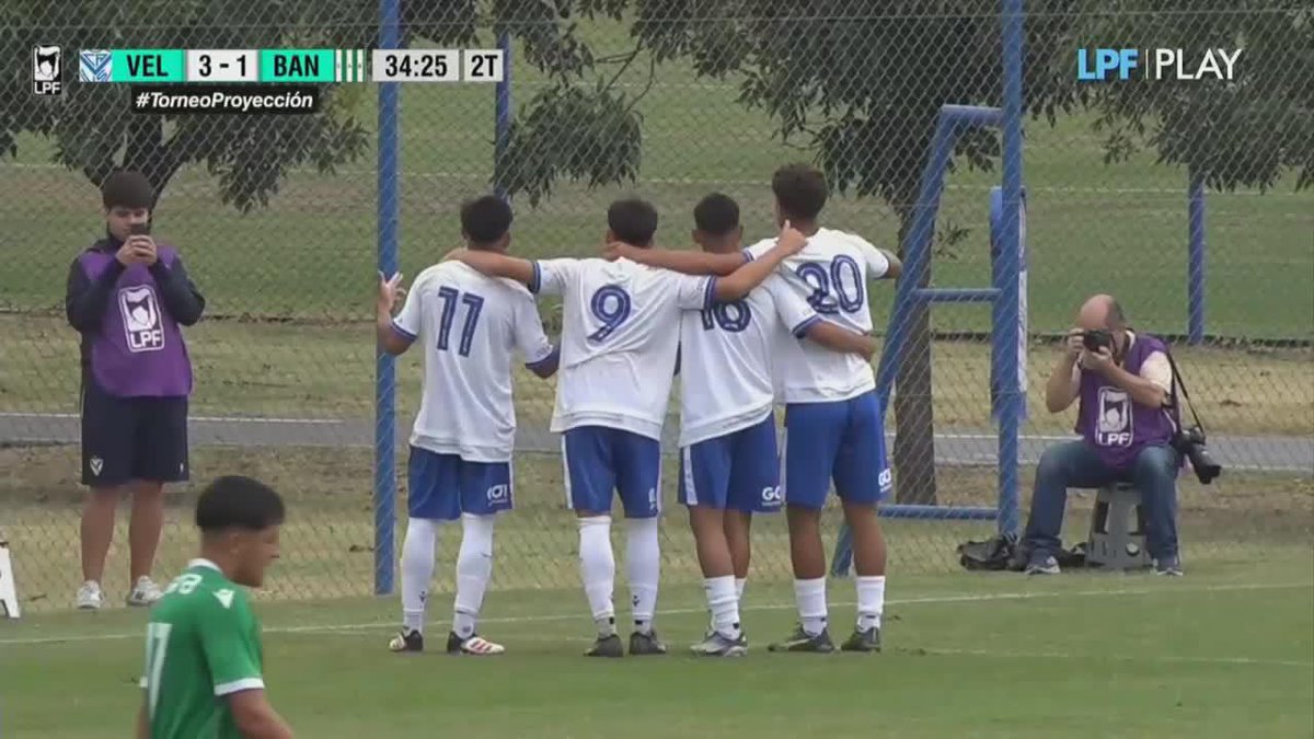 🤯⚽️ A lo Burrito Martínez a Racing: el GOLAZO de Román Lozada 🇻🇪 que liquidó el triunfo de #Vélez ante Banfield.