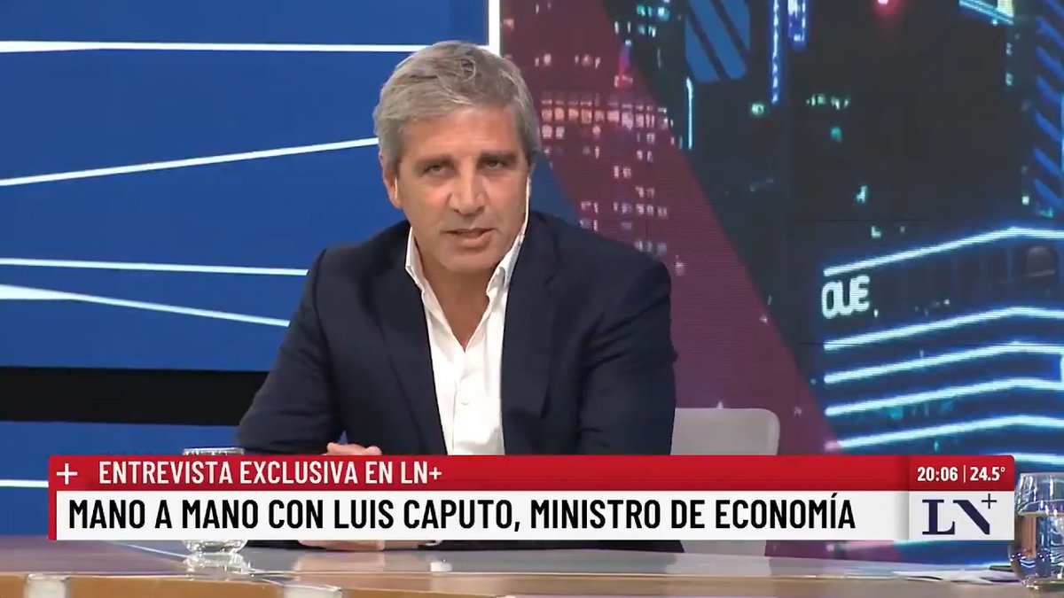 💬 "En nuestra gestión el valor de la ropa bajó" El ministro Luis Caputo habló sobre la industria textil, reveló de dónde es el saco que lleva puesto y cuestionó el modelo de economía cerrada: “No sirve”. 📺 En +Nación con Luis Majul