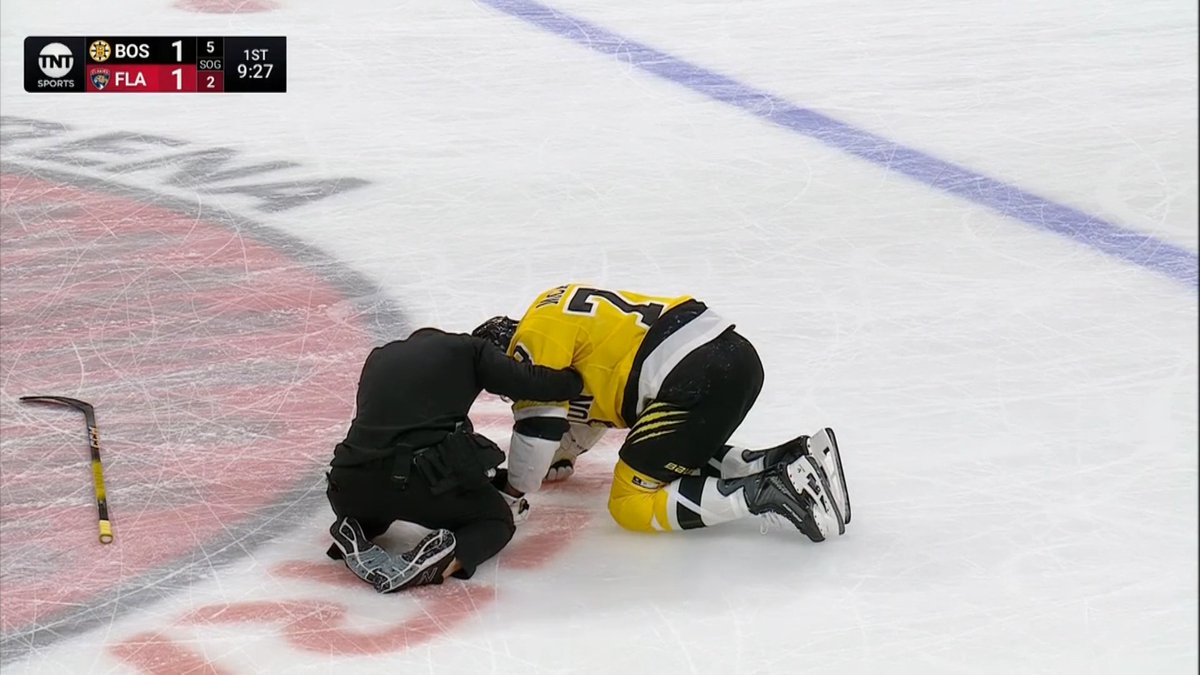 Charlie McAvoy goes down the tunnel after a high & late hit from Sandis Vilmanis (📹 NHLonTNT)