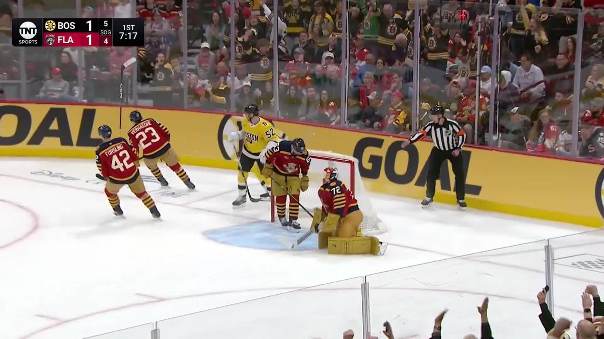 Eyssimont FRESH outta the box gets the breakaway and has the smooth hands to score 🤒🚨