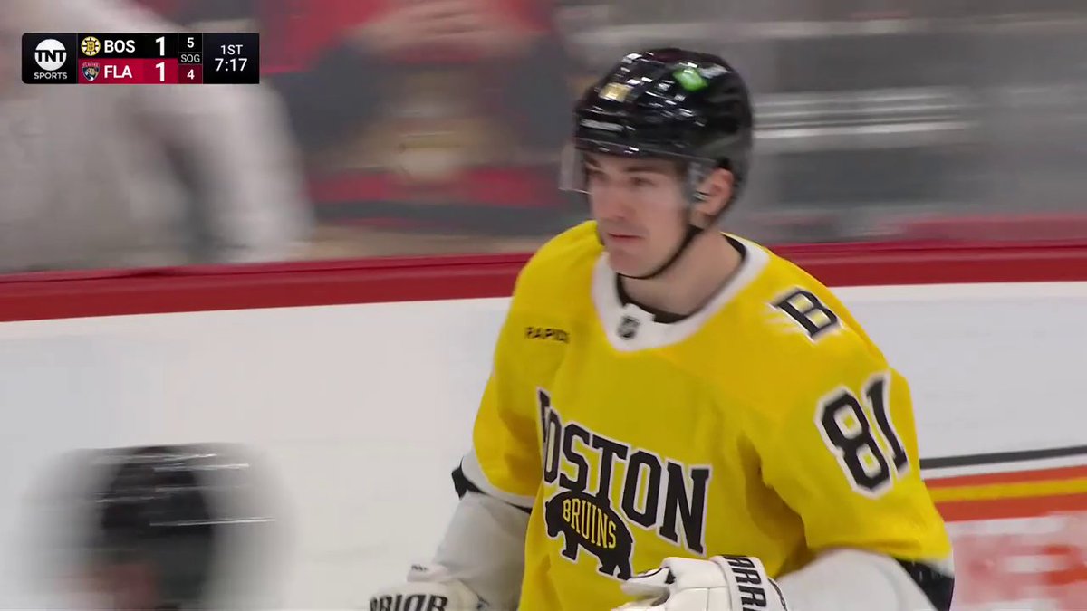 Oh, that's a beauty 😮💨 Michael Eyssimont has a pair! 📺: NHLonTNT & hbo max fka ➡️