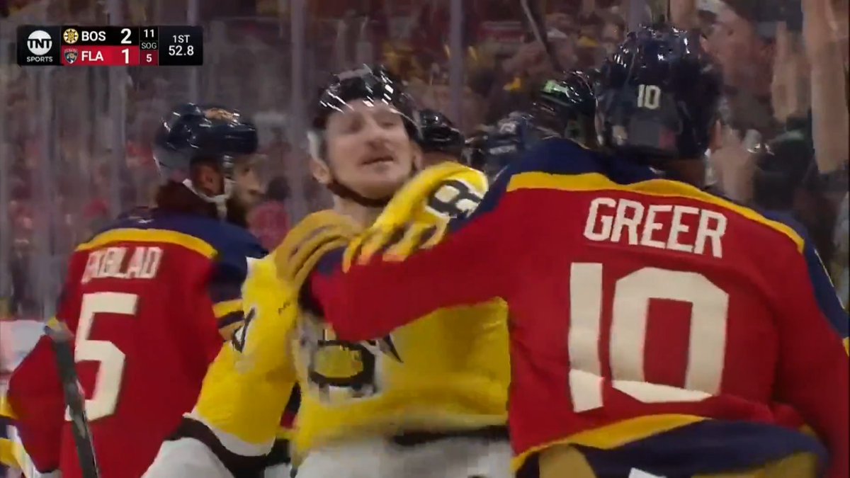 TANNER WINS THE HEAVYWEIGHT TILT 🥊 Don't Jeannot by now you shouldn't fight this guy? 😉 (📹 NHLonTNT)