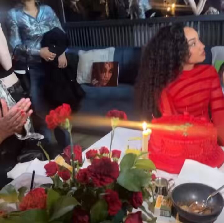 Leigh-Anne tearing up because of Sairah’s speech tonight. “Continue to believe in yourself… This is an album of expression, of you, this is you. Anyone that knows you knows this album is all you.”