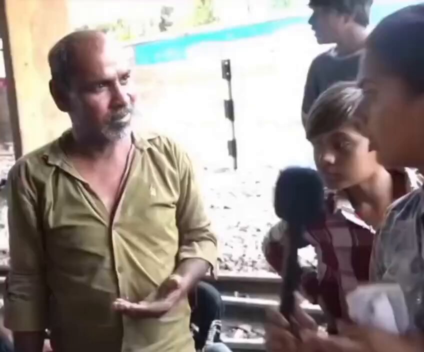 जब एक हिंदू लड़की रिपोर्टर सवाल करने जाती हे तो उसको साथ बत्तमीजी की जाती हैं..अन्नानगर दिल्ली मांगा DNA का प्रूफ खोला खून जिहादी ने कहा अपने बाप का प्रूफ दो किसकी बेटी है..? मेरा बाप 1 है में हिंदू शेरनी हूँ सीना ठोककर बोल सकती हूँ शेरनी की निडरता से दमदार रिपोर्टिंग 🔥✊