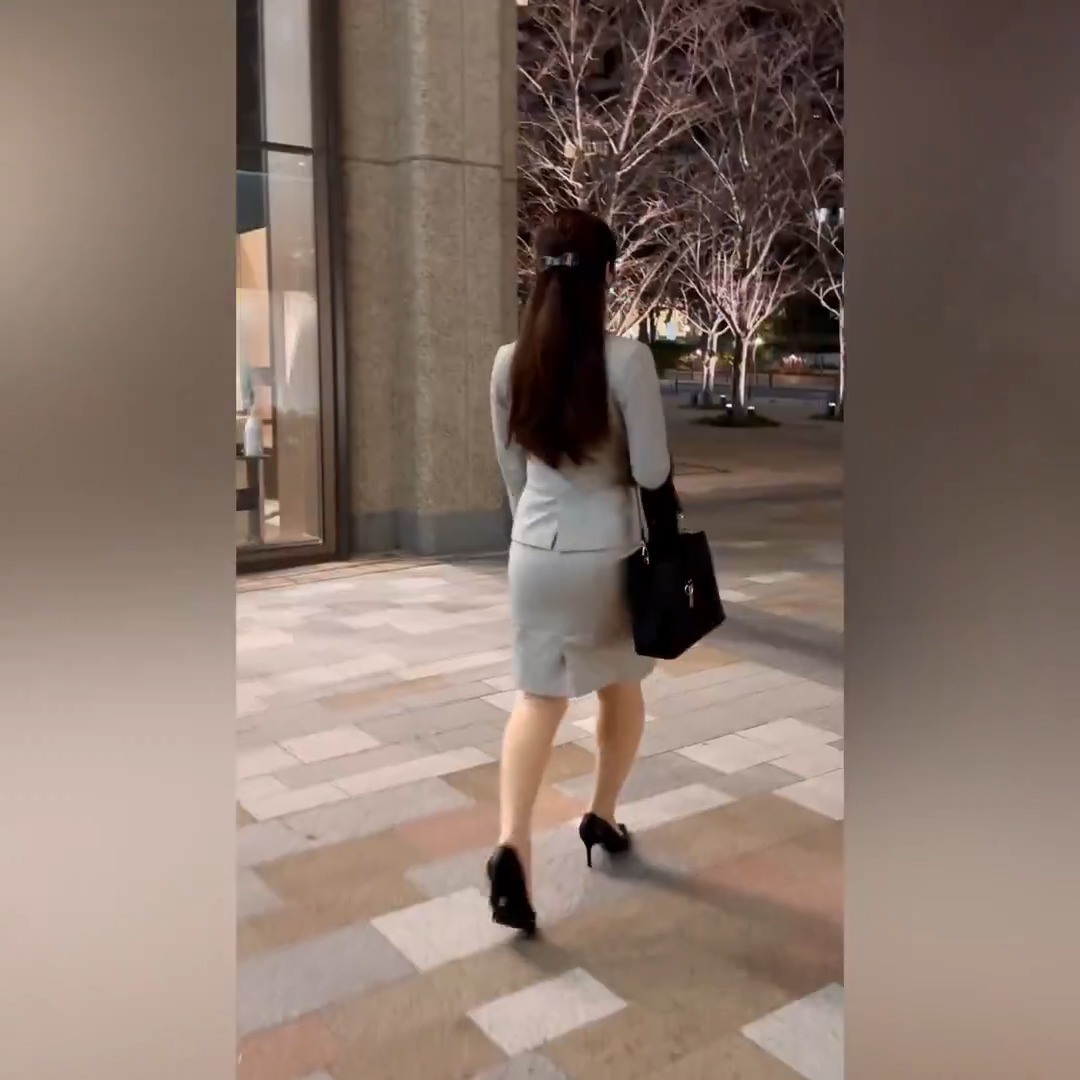 タイトスカートスーツを着た、いかにもOLなOLさんは実際のところあまりいないですね。