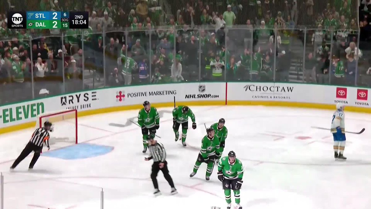 Robertson crashes the net and Bourque eventually finishes it! 🔥🚨