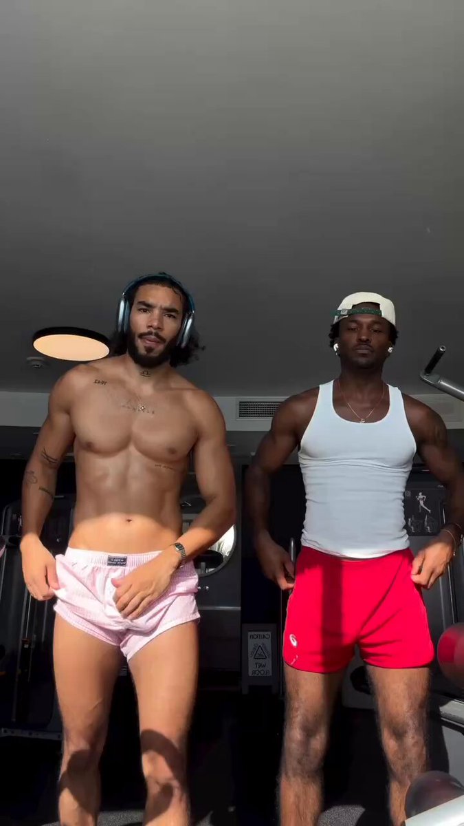 Who d*ck 🍆 you tryna slurp 👅 up….left right both or neither 👀
