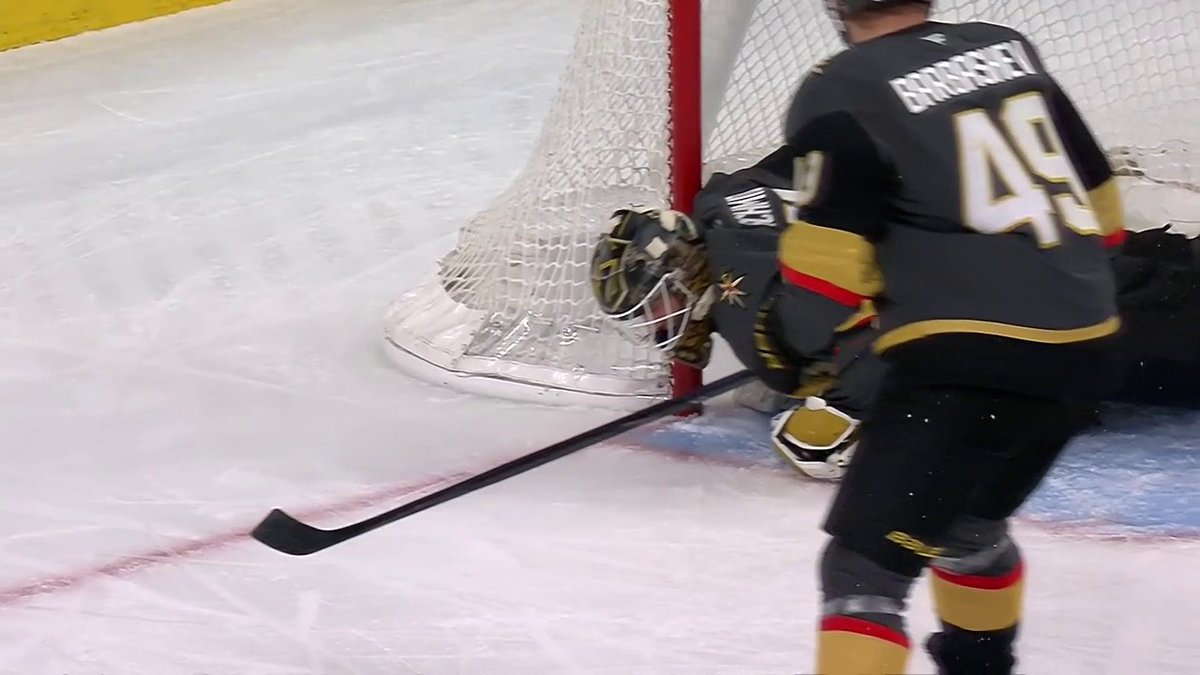 HOW DID AKIRA SCHMID SAVE THAT?! 😳