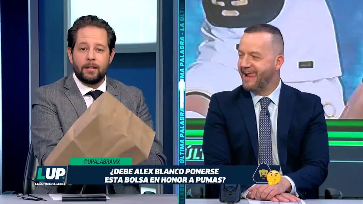 NO TE PASES 😅 #LUP | Raoul Ortiz 🐥 y su pregunta encuesta exprés, ¿Alex Blanco debería conducir esta edición de La Última Palabra con una bolsa en la cabeza tras la derrota de sus Pumas?