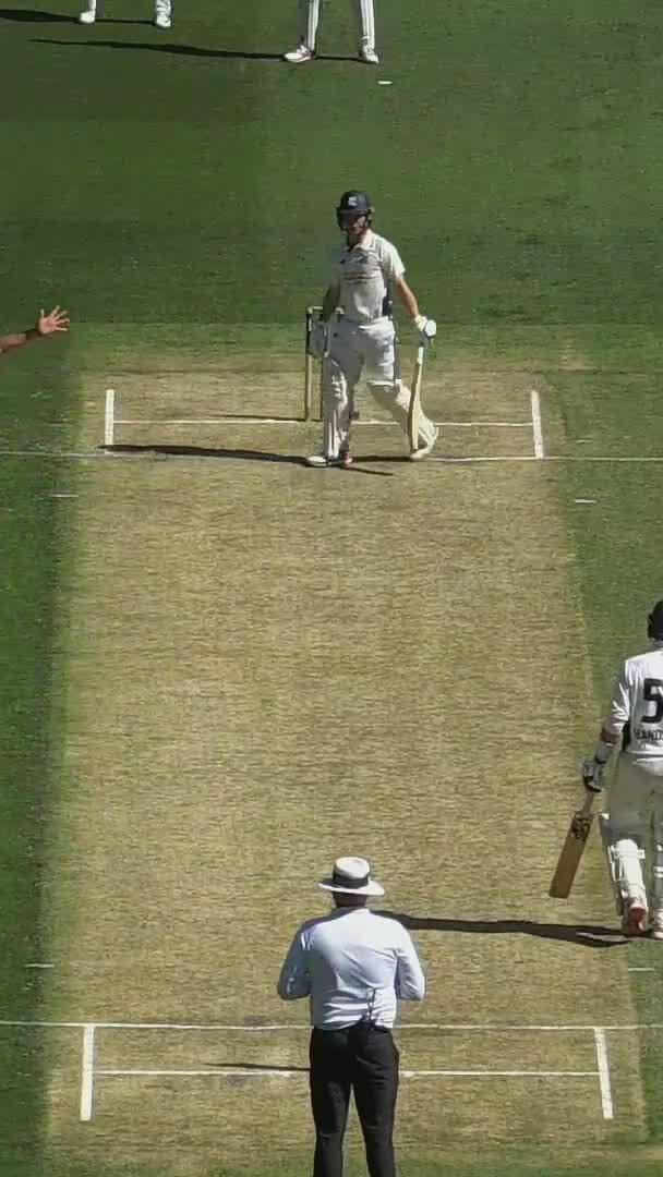Wild scenes at the MCG as Victoria fall to 5-11 after bowling QLD out for 149 on Day 1 🤯 #SheffieldShield