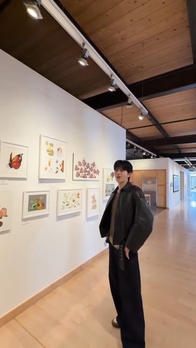 ปอนด์พามาทัวร์บ้าน Pixar Studio ด้วยตัวเอง เปิดโลกความน่ารักสุดใจฟูให้เหล่าแฟน ๆ ได้ชื่นชมดีเทลสุดน่ารัก พร้อมเล่าขั้นตอนการสร้างแอนิเมชันให้ฟังแบบเพลิน ๆ 🐿️🌟 อย่าลืมรอดู Disney & Pixar's Hoppers #เด้งโดดเปลี่ยนโหมดเป็นบีเวอร์ 5 มีนาคมนี้ ในโรงภาพยนตร์ #HoppersTH #PondxHoppers