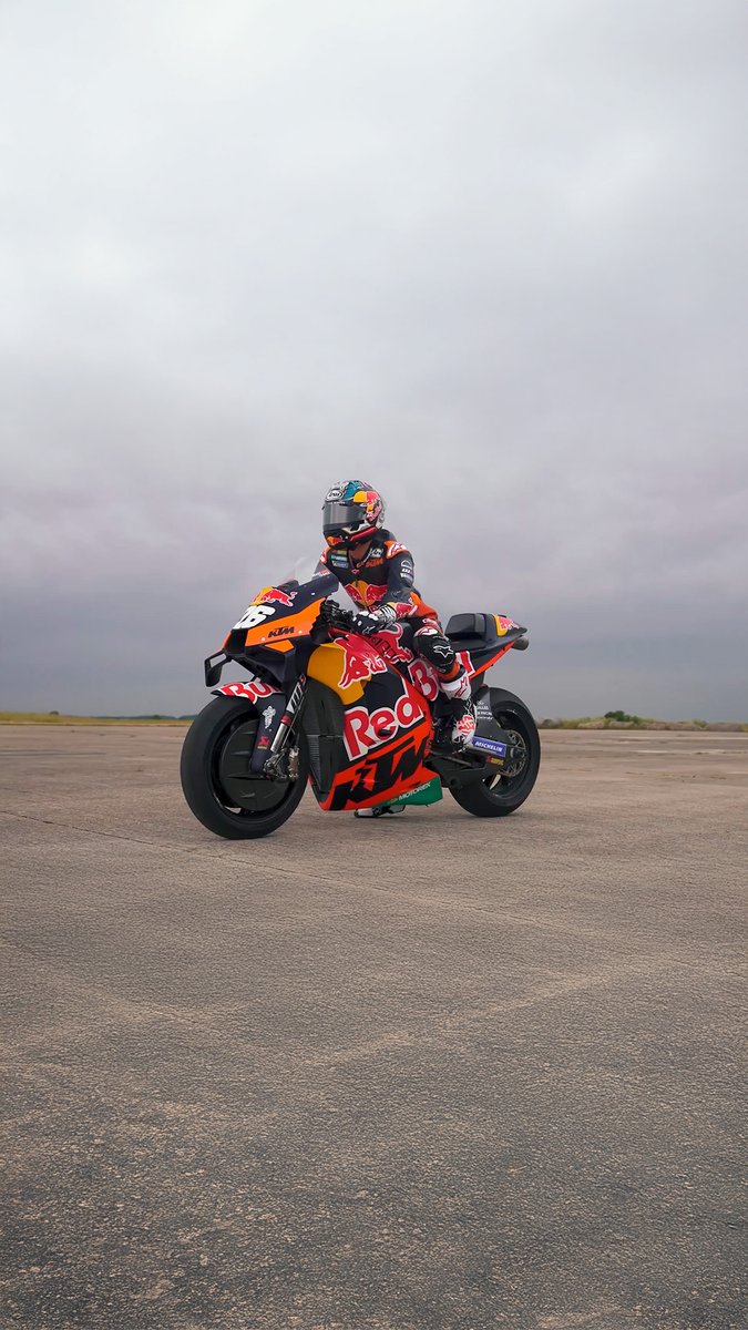 Porsche 918 Spyder v KTM MotoGP Bike! 🔥😱