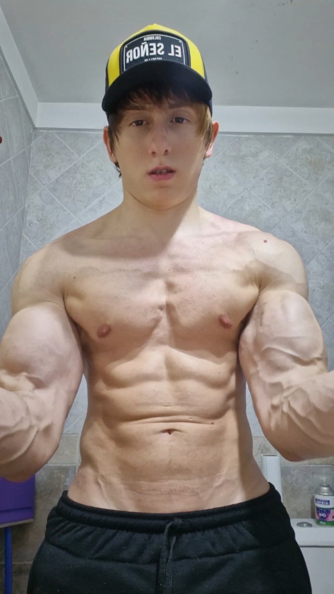 🇪🇸 Musculosito a la venta! 💪🏻🔥 RT para pedir el tuyo 🙈 🇺🇸 Muscle boy for sale! 💪🏻🔥 RT to get yours 🙈