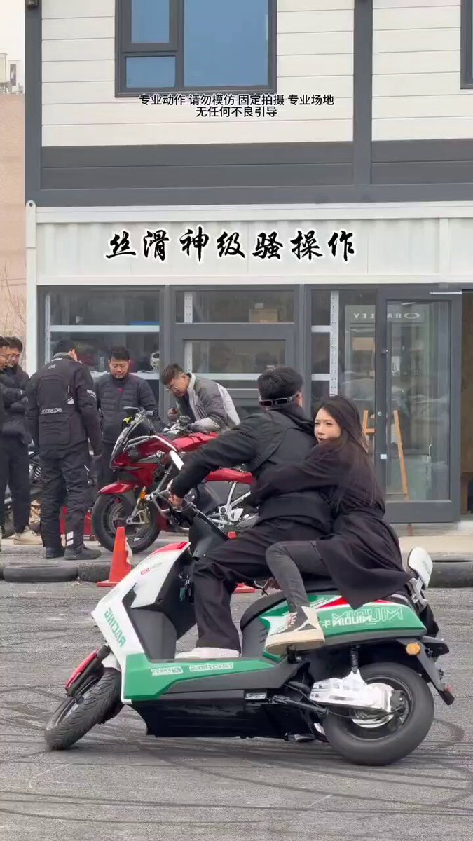 瞧这波操作，在炫啥呢？