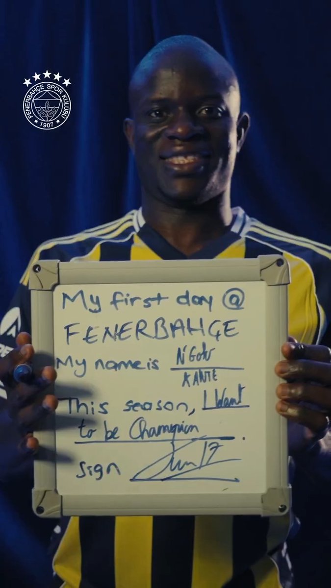 First day. Signed. N’Golo Kanté. 😌