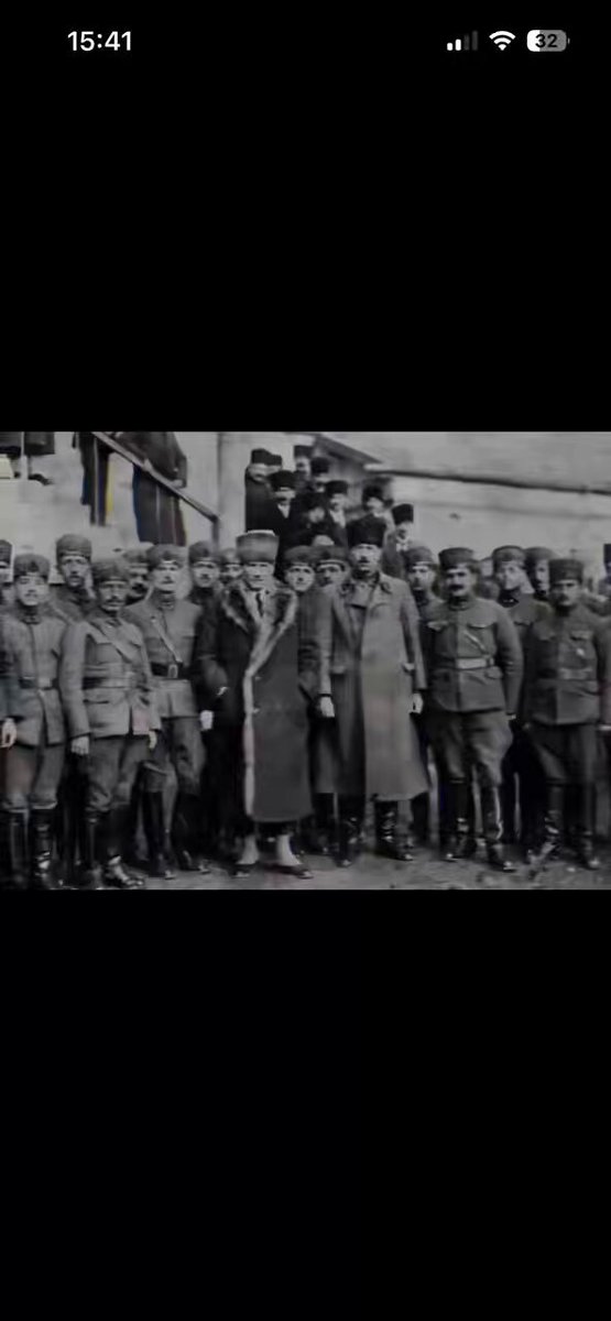 Mustafa Kemal Kabusu: İngiliz Arşivlerinden Çaresizliğin Satırları” Bu bilgiselde milli mücadele dönemi İngiliz iç yazışmalarına bakacağız. Mustafa Kemal -İngilizleri cezalandıracağım, bizi asiler ve maceracılar olarak göstermek faydasızdır, Türkiye’yi biz temsil ediyoruz. ⬇️