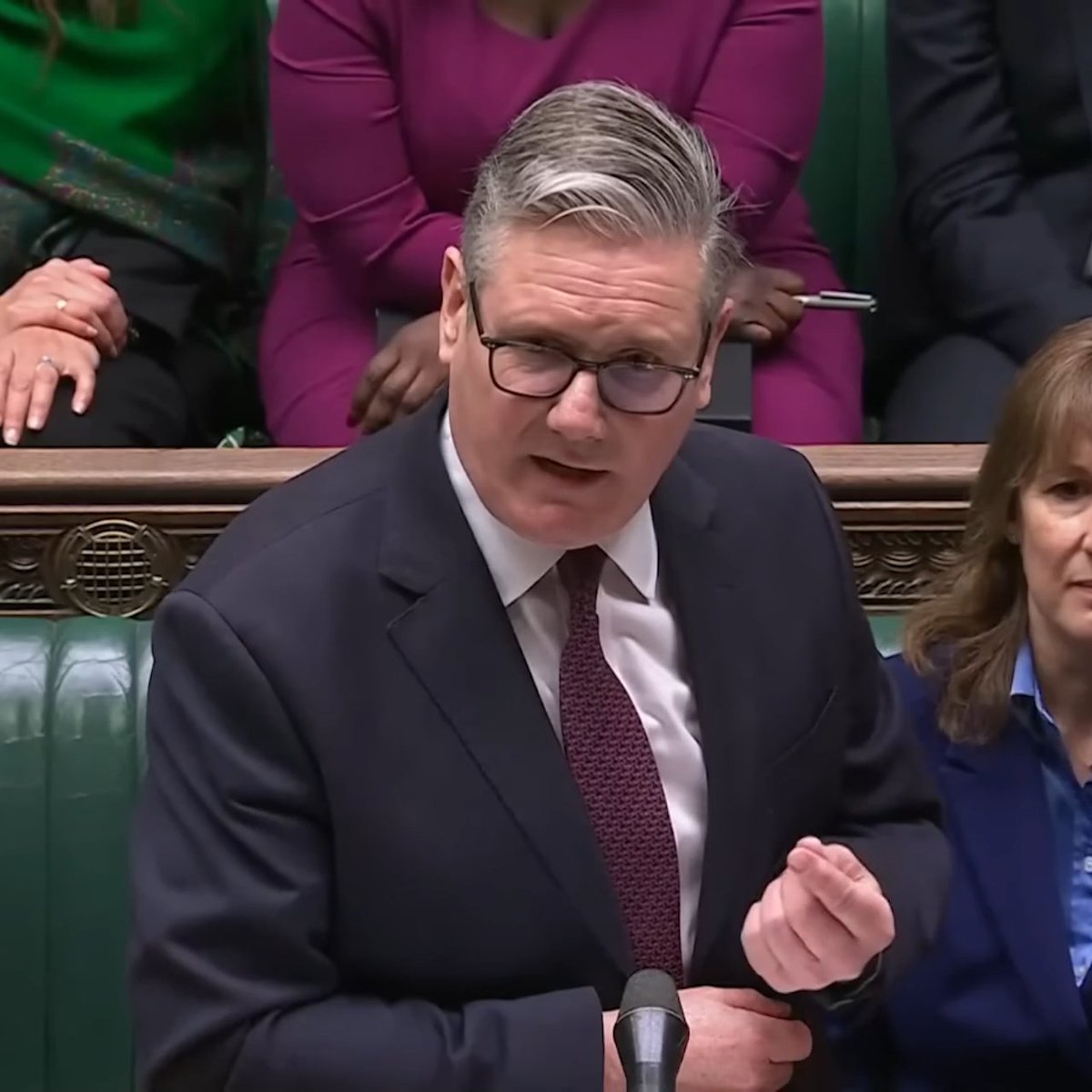 Primer ministro británico, inquieto durante testimonio sobre Epstein El primer ministro británico, Keir Starmer, mostró signos de nerviosismo mientras testificaba en el Parlamento sobre el caso Epstein. Su inusual conducta ha generado muchas especulaciones.