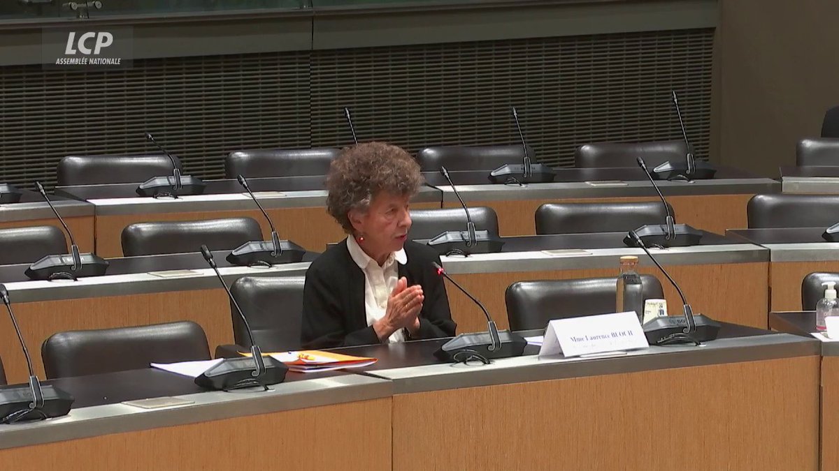 "Si on commence à toucher aux humoristiques politiques qui embêtent, il y a un jour où on dira qu'il y a des livres qui embêtent, des films qui embêtent, des partis politiques qui embêtent", déclare Laurence Bloch. "Jusqu'au bout, je défendrai cette liberté d'expression."