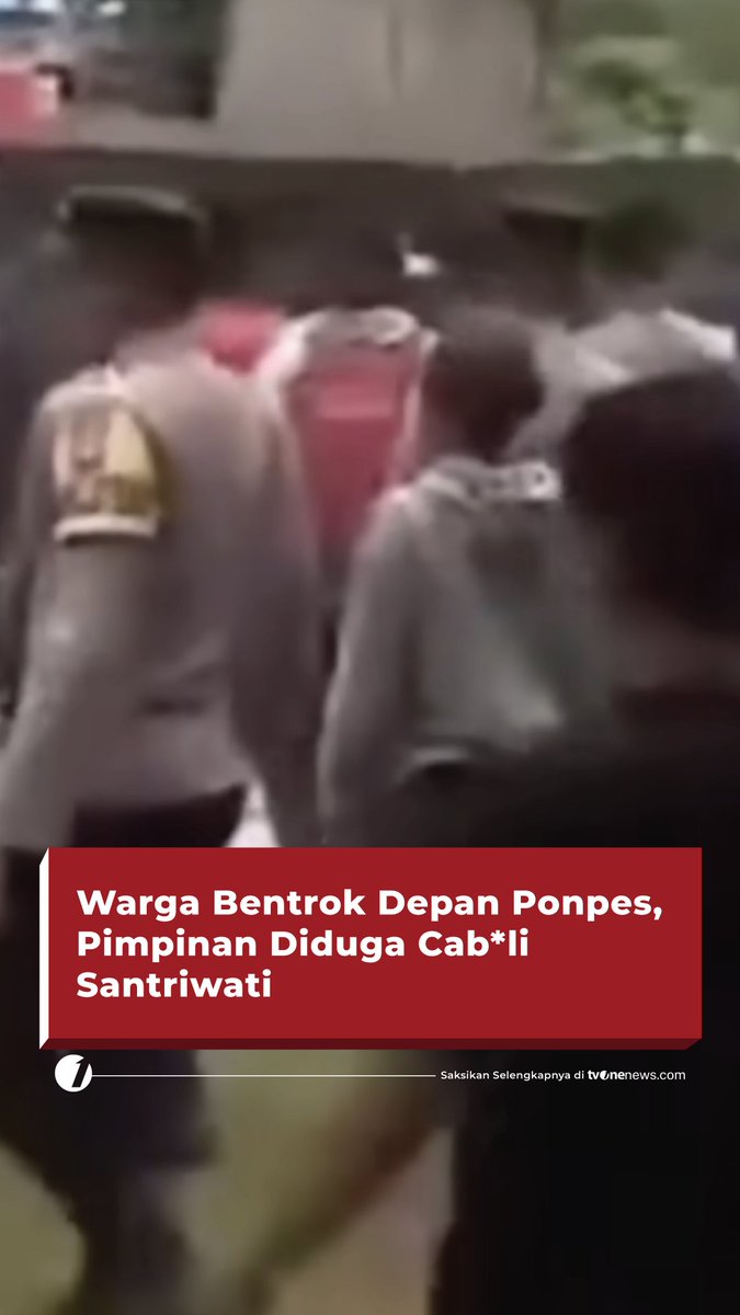 Bentrokan pecah saat puluhan warga menggeruduk Pondok Pesantren Darul Mukhlasin As-Saniy di Kecamatan Kusambi, Kabupaten Muna Barat. simak selengkapnya di #HardNews_Viral #FlashOne #CariBeritaditvOne #Viral #Bentrok #FO04
