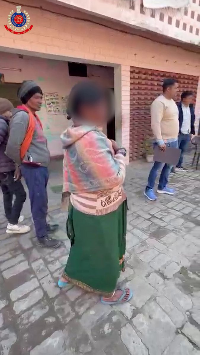 Team of AHTU, DCP OUTER-NORTH traced & rescued two missing minors through prompt action & technical surveillance, ensuring their safe return to their families. In the first case, a 10-year-old boy missing from PS Bawana was traced from Haryana. In the second case, a 17-year-old girl reported missing/kidnapped from PS Bharat Nagar was safely recovered from Sadar Bazar, Delhi. The children were found safe & sound. #DPCares #HelloDelhiPolice #HelloPoliceStation