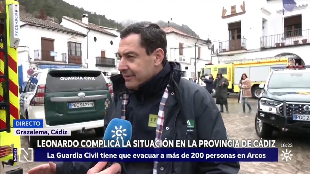 Los acuíferos están colmados de agua y ante el riesgo de colapso estamos evacuando Grazalema de manera ordenada. No es voluntario. Todo está en marcha para llevar a los vecinos a un lugar seguro y, en cuanto se pueda, se hagan las pruebas necesarias de estabilidad en la zona.
