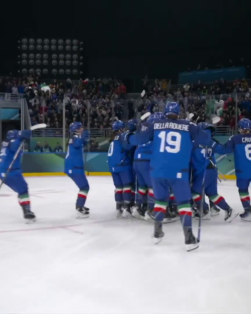 UNA GIORNATA STORICA 🥹🇮🇹🏒 Le Azzurre vincono la prima partita della loro storia alle Olimpiadi nell'hockey femminile piegando la Francia per 4-1 grazie alle reti di Tutino, Roccella, Fantin e Della Rovere! Che bel modo di iniziare le Olimpiadi! 💙 #MilanoCortina2026 #Olympics #Olimpiadi
