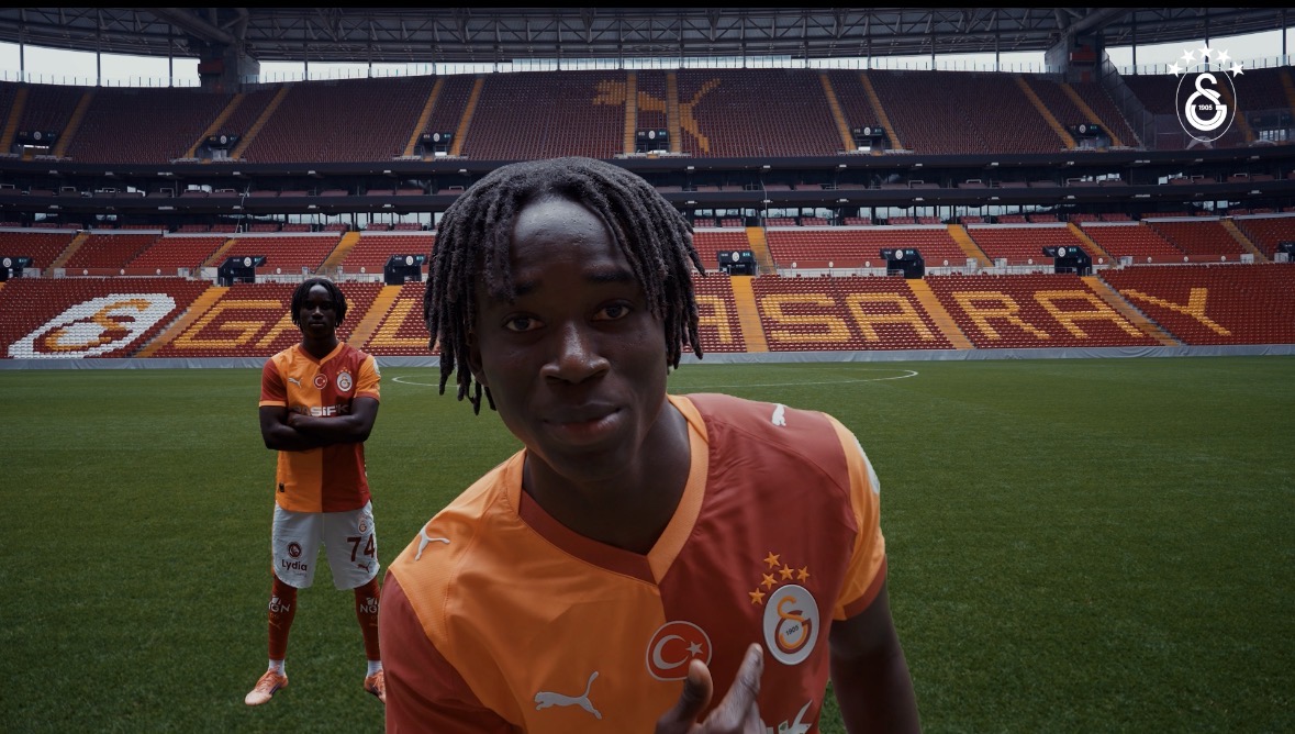 Sahada adım atacak yer bırakmamak için burada. 💪 Türkiye’nin en büyüğüne hoş geldin Renato Nhaga! 💛❤️