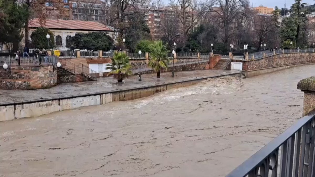 🔴 Preocupación por la crecida del río Genil a su paso por la capital 👇👇