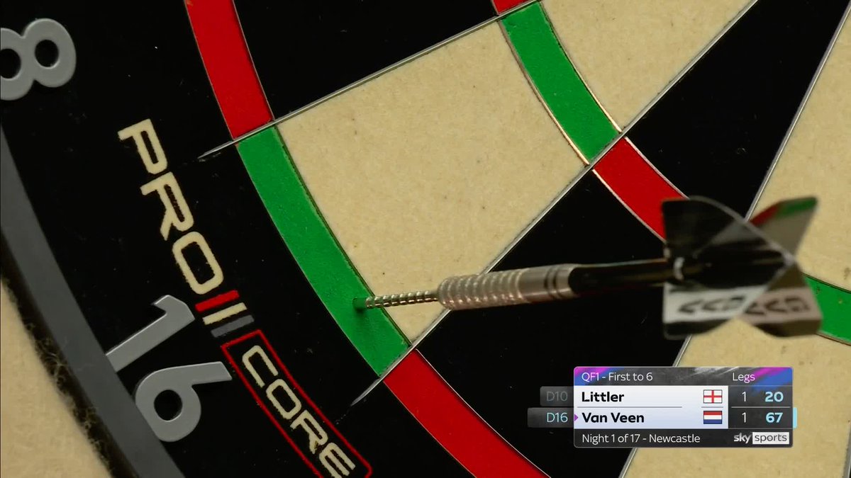 EDGY START! Gian van Veen takes out 67 and capitalises on missed darts at double from Luke Littler to lead 2-1 and keep the game on throw! 📺 #PLDarts | QF2